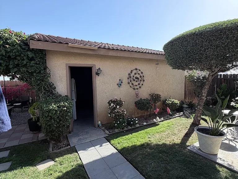 23689 Parkland Ave — Photo 6