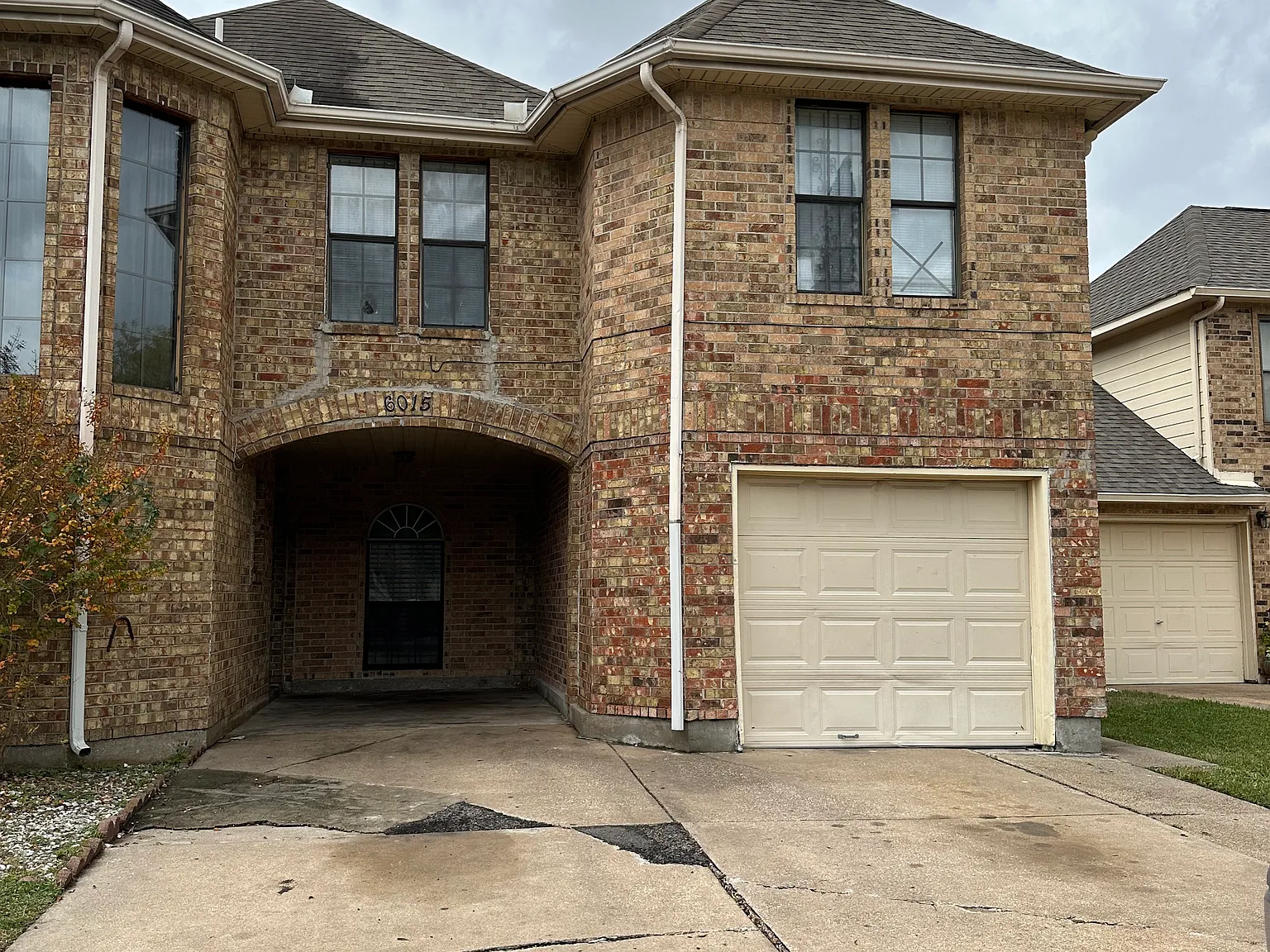 5 bed, 2.5 bath, 2250 sqft, $2,200 — Photo 1