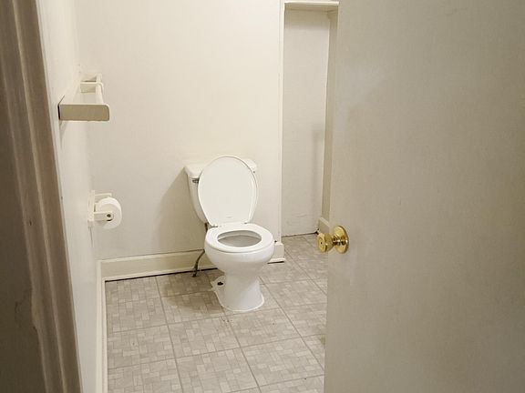5th image of 557 1/2 Tecumseh St
