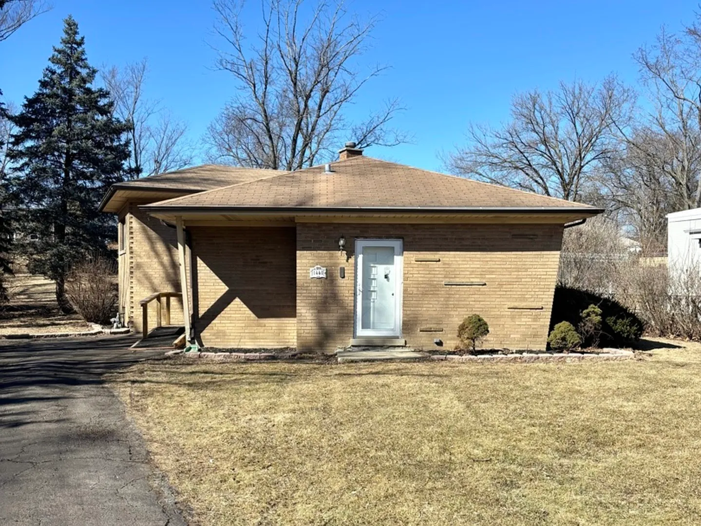 1440 S Stewart Ave photo 1