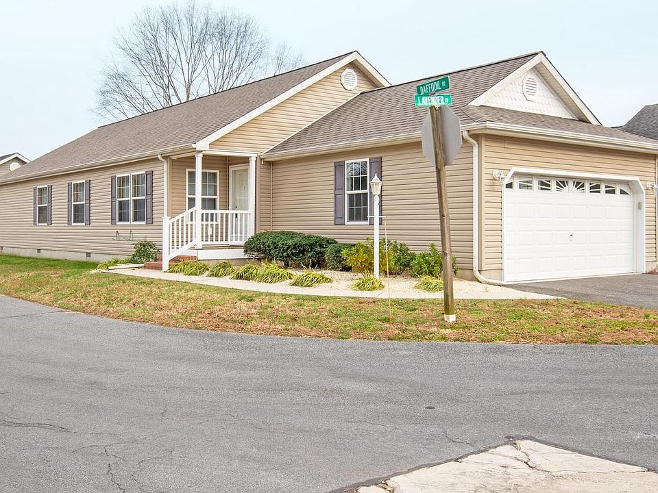 1st image of 116 Lavender Dr #4