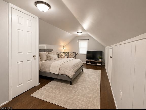 3rd image of 81 Delmar Pl