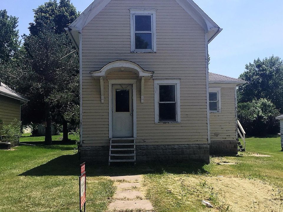 2nd image of 225 W 4th St