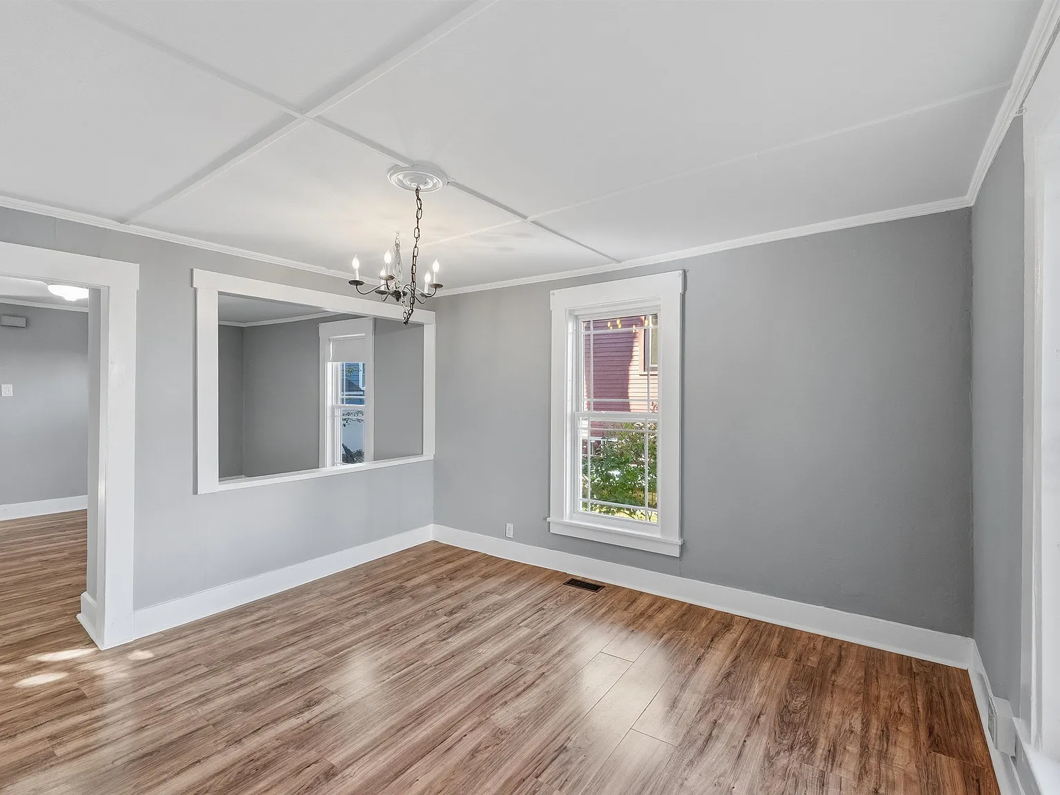 2 bed, 1.0 bath, 1096 sqft, $2,100 — Photo 3