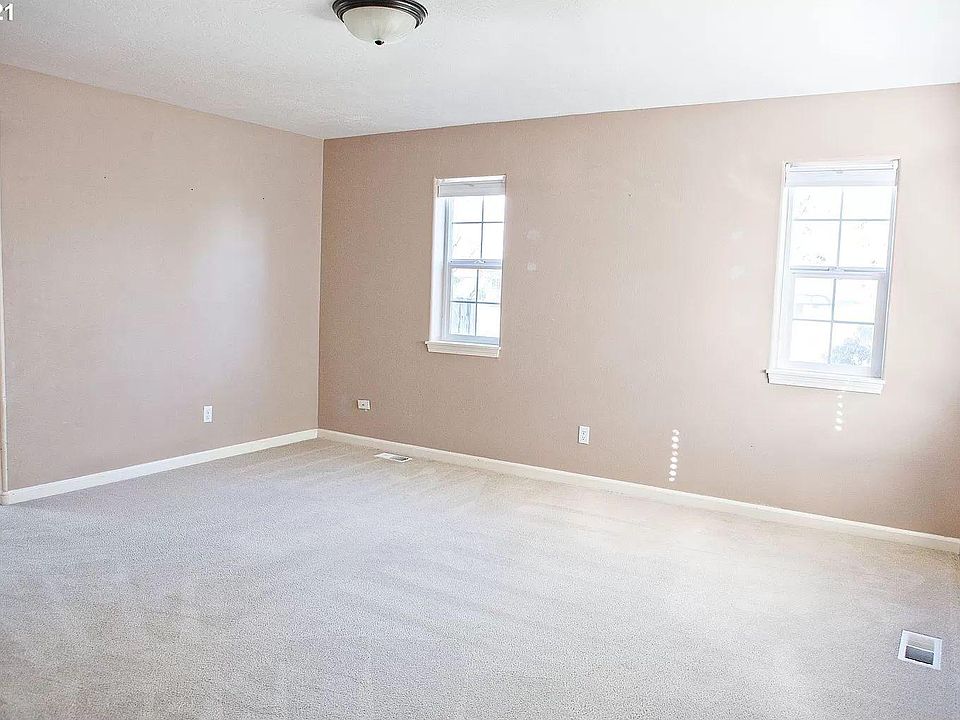 2nd image of 561 Cottonwood Pl #2