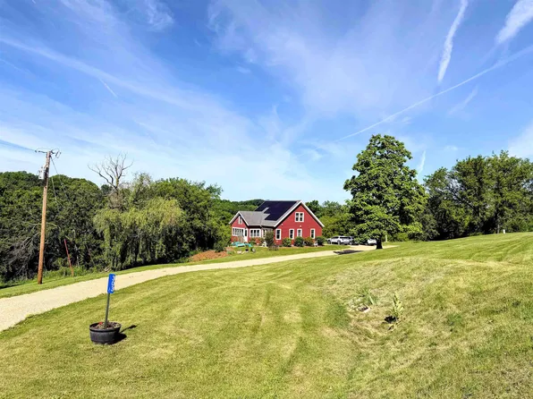 303 Booth Ln, Mc Gregor, IA 52157