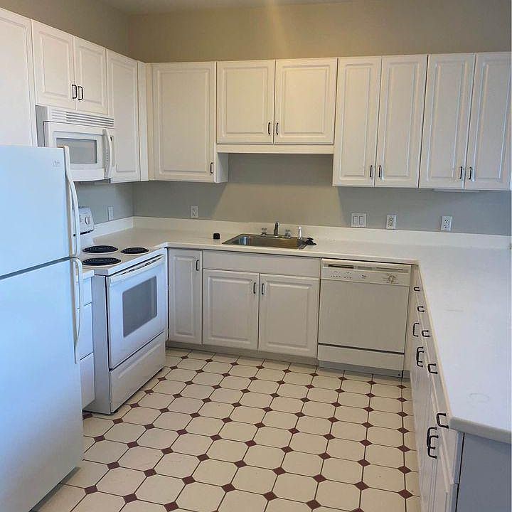 1st image of 8 Lincoln St APT 202