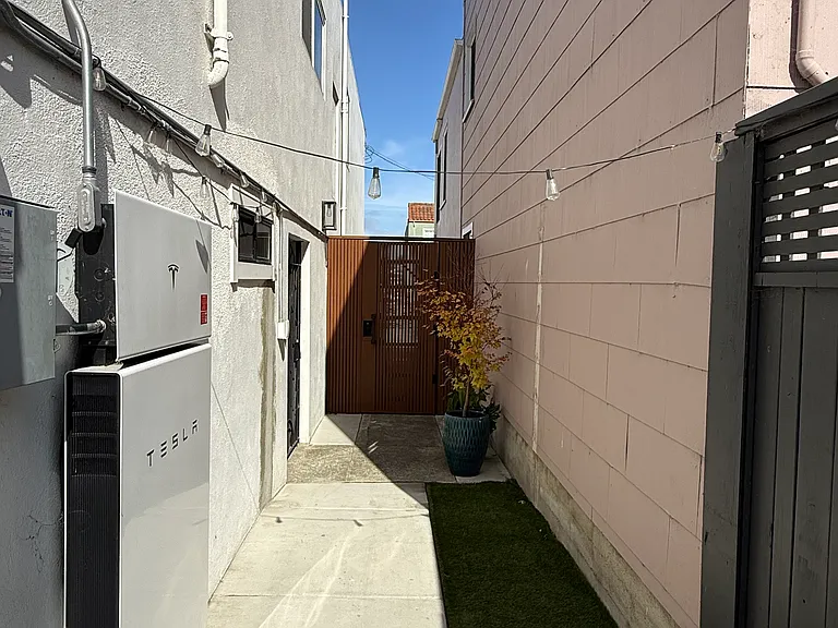 95 Ina Ct — Photo 25