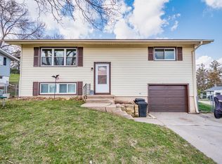 306 E Walnut St, Anamosa, IA 52205