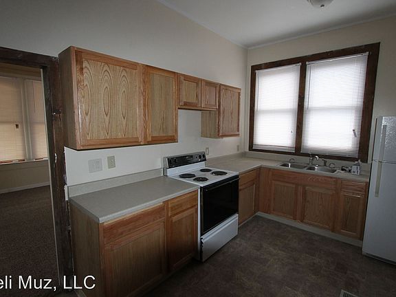 2nd image of 32 W Columbia St