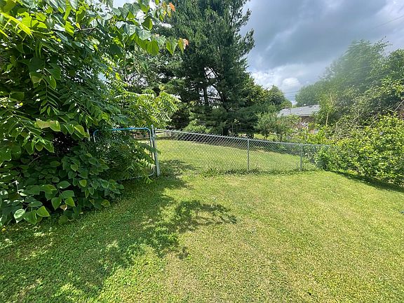2nd image of 656 S Magnolia Dr