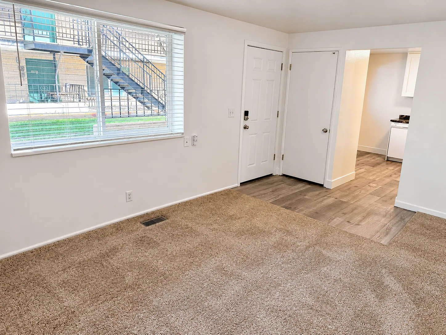 2 bed, 850 sqft, $1,375 — Photo 2