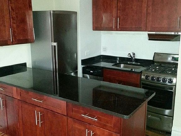 3rd image of 133 W 71st St APT 1B