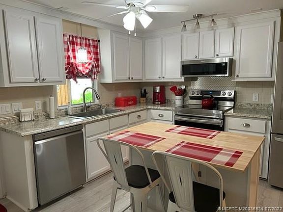 3rd image of 6165 Holly Ln