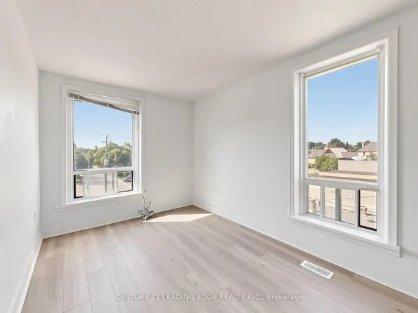 18 Brock St W #3, Uxbridge, ON L9P 1P1