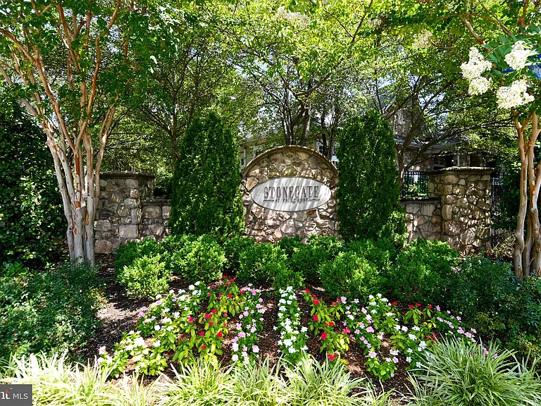 5121 Travis Edward Way #J — Photo 2