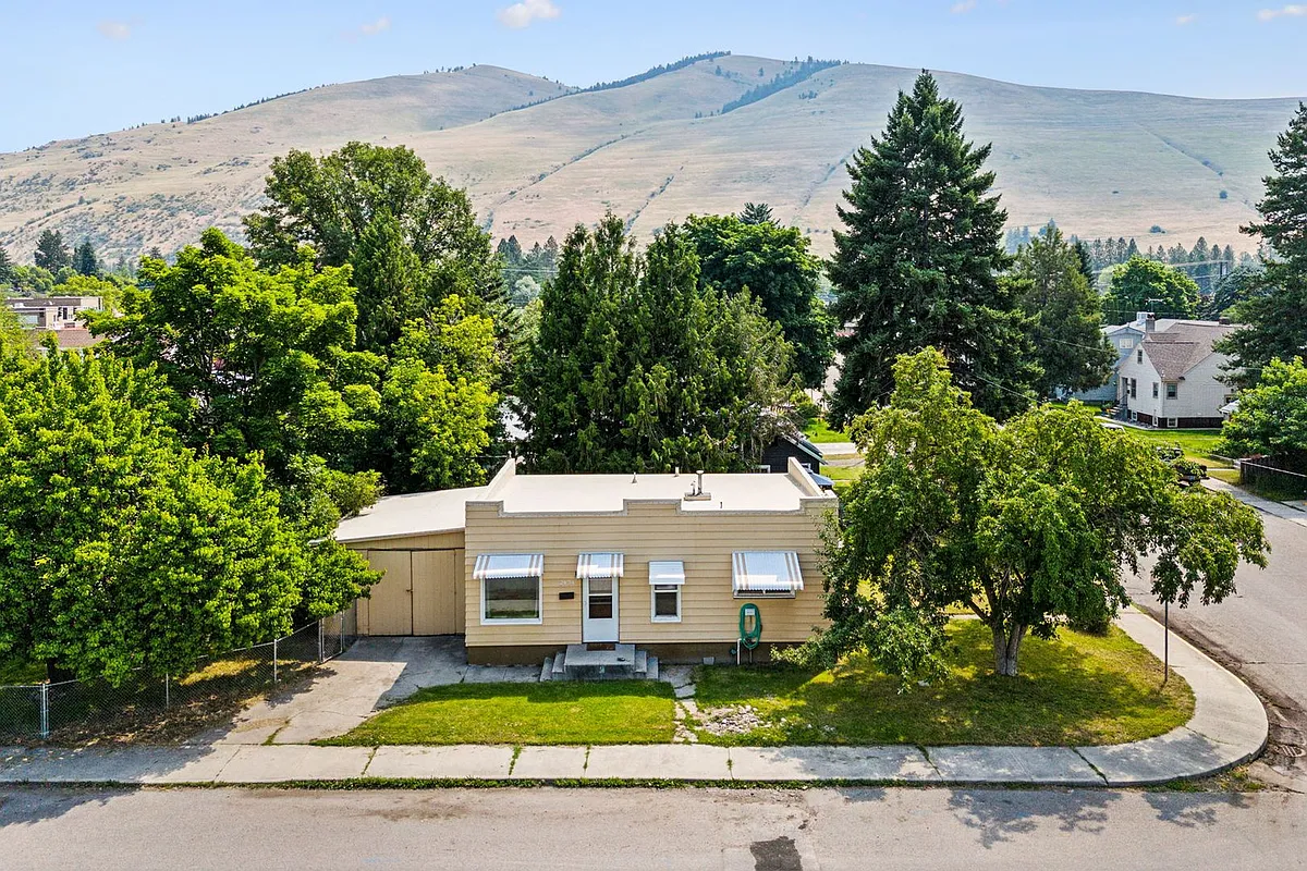 Building Photo - 2434 Lester St