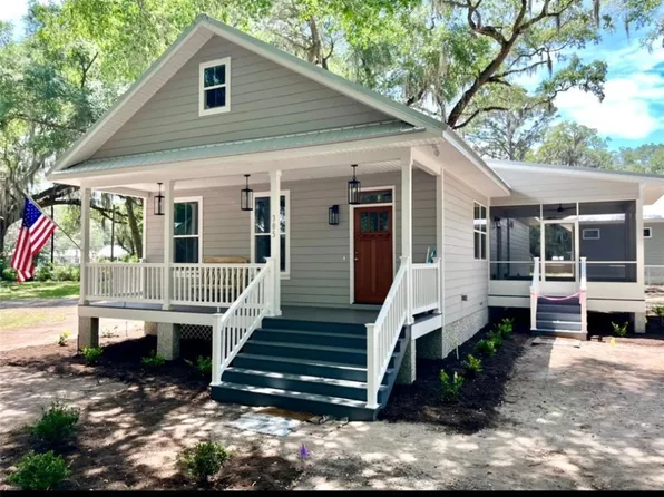 305 3rd Street East, Darien, GA 31305
