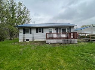 4401 N Center Point Rd, Center Point, IA 52213