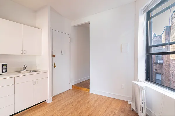 Rented by Compass | media 10