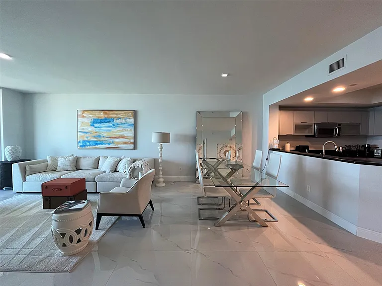 2650 Lake Shore Dr #803 — Photo 18
