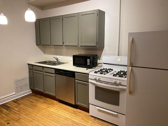 3rd image of 1929 W Evergreen Ave #2F