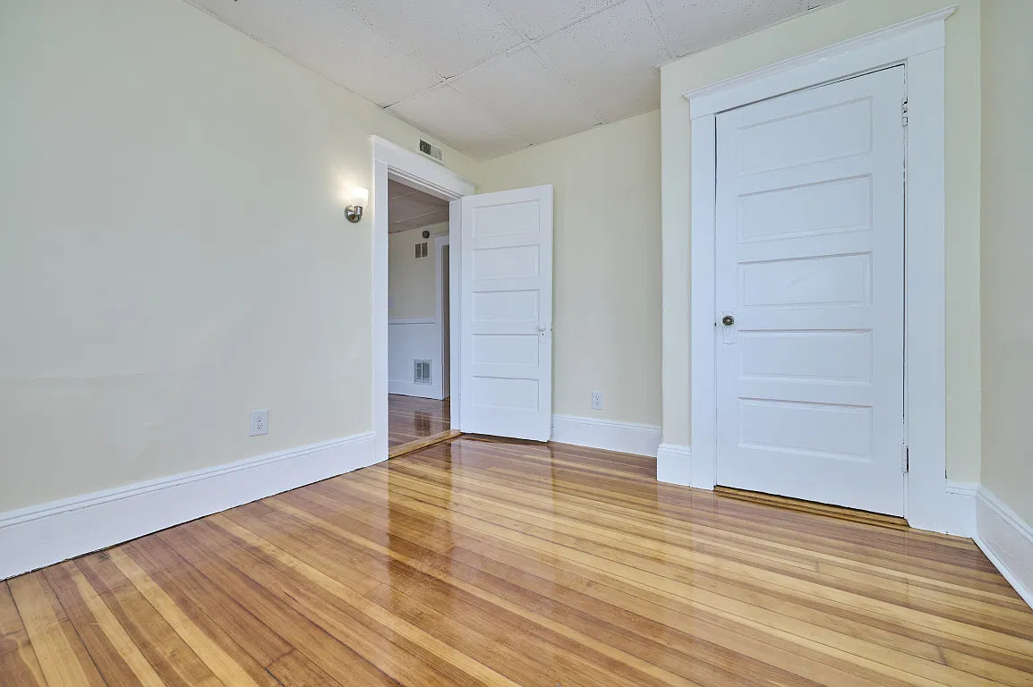 3 bed, 1100 sqft, $2,600 — Photo 3