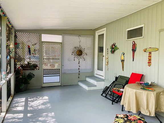 3rd image of 180 Coral Ln