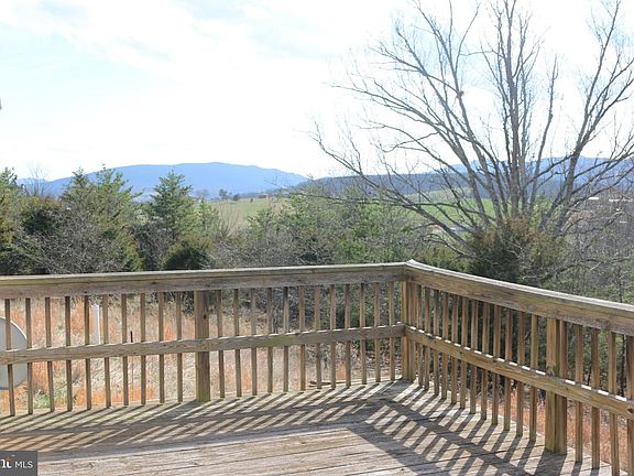 3rd image of 156 Squirrel Den Rd