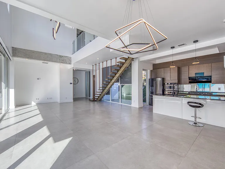 714 6th Ave N #1 — Photo 3