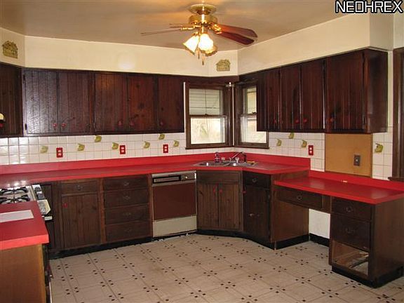 4th image of 19702 Arrowhead Ave