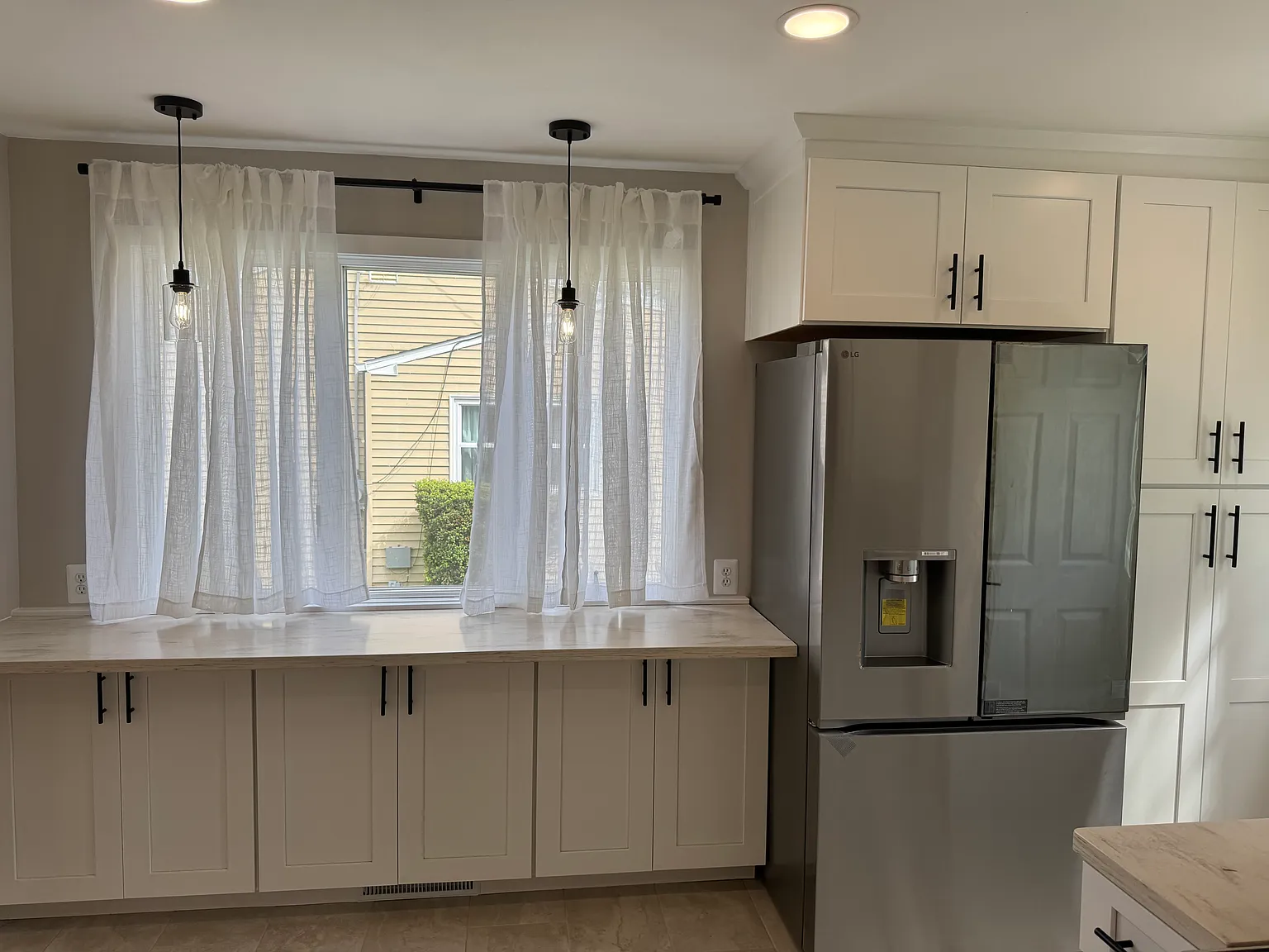 3 bed, 1080 sqft, $2,600 — Photo 3
