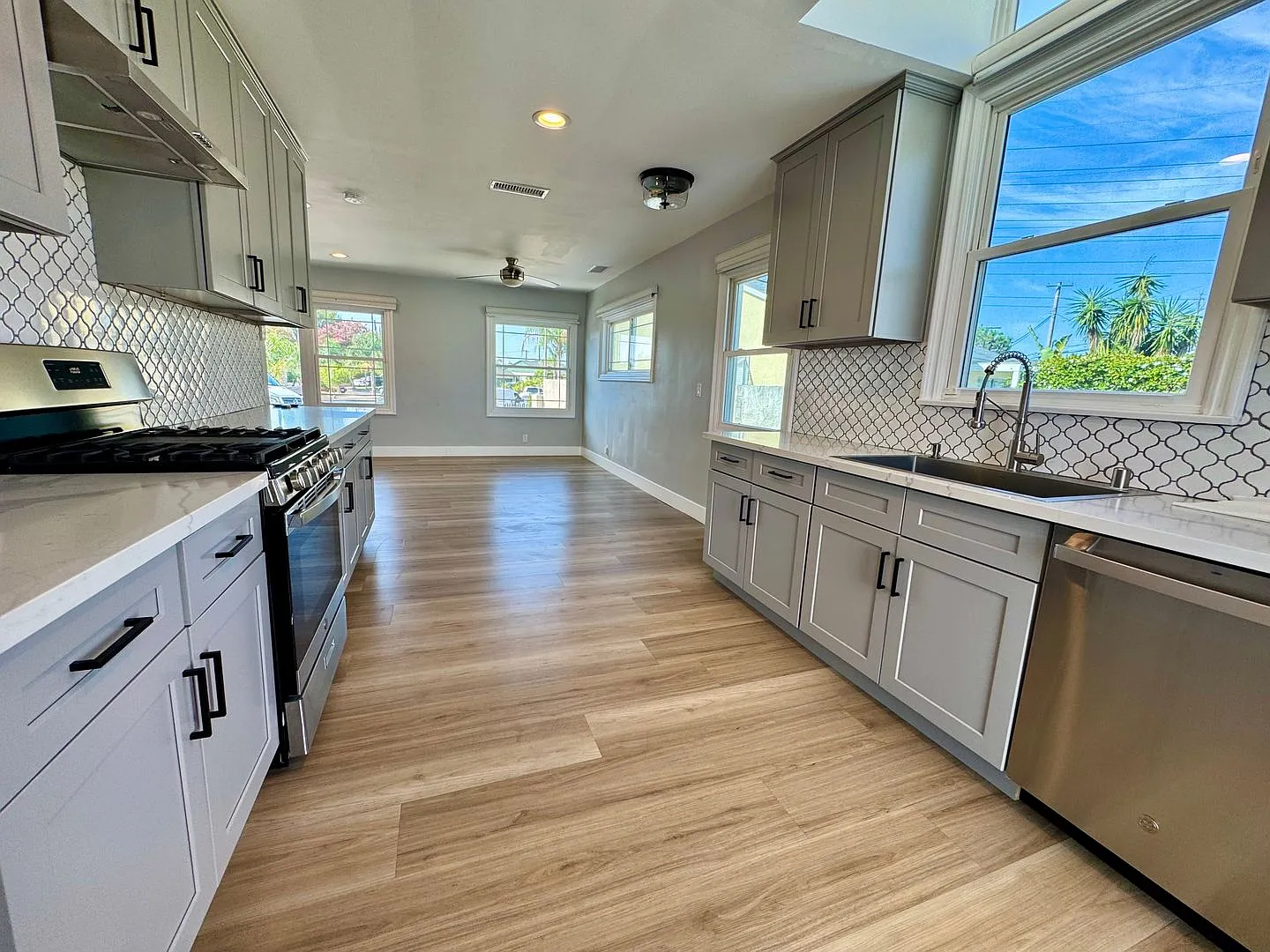 3 Bedroom 1.5 Bath on a quiet cul-de-sac in a highly sought-after Arleta neighborhood — Photo 4