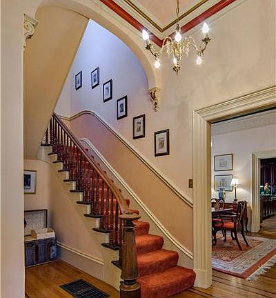 4th image of 708 College St