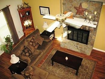 4th image of 213 Shady Oak Ln