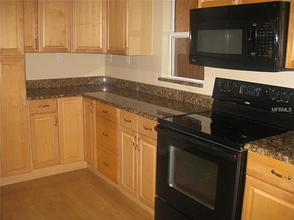 4th image of 156 SE Monroe Cir N