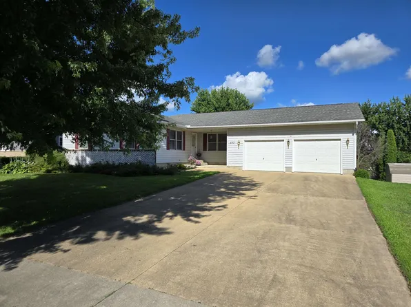737 6th St E, Cresco, IA 52136