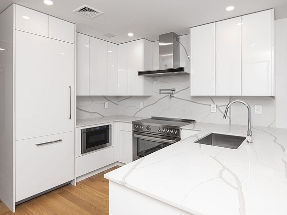 3rd image of 268 E 7th St #8