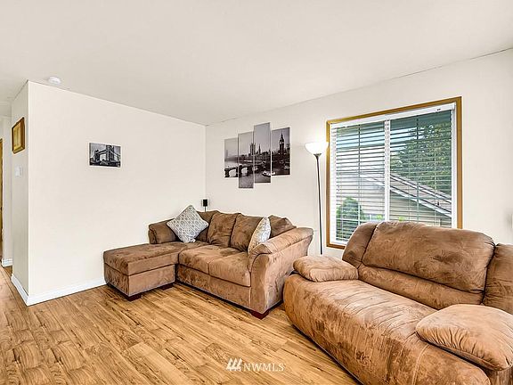 5th image of 1121 SW Barrington Dr APT 4