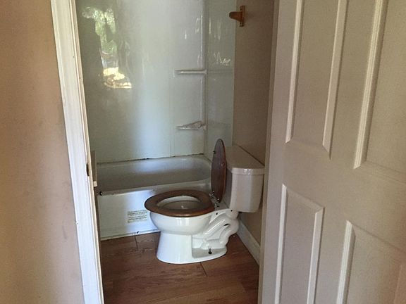 5th image of 1112 Abbott St