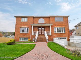 23 Center St, Staten Island, NY 10306