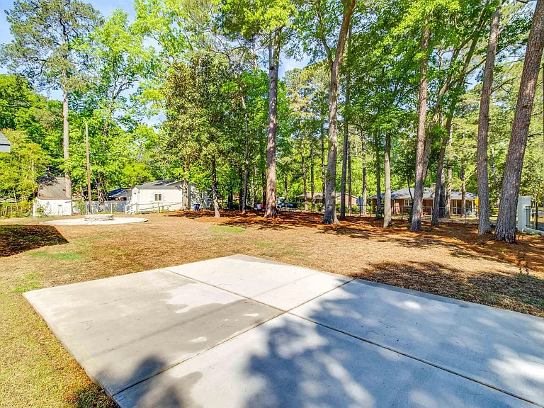 2327 Willow St — Photo 34