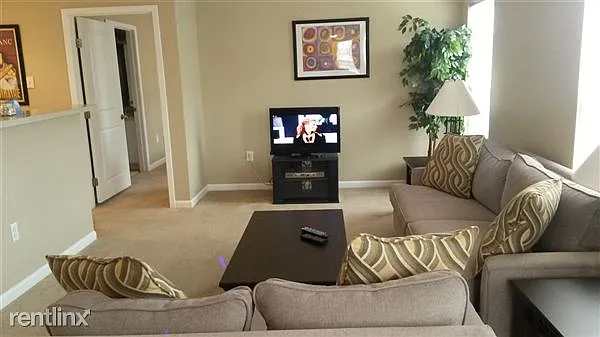 PC 1 bed living room