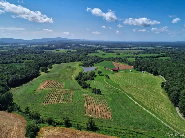 2427 S Blue Ridge Tpke, Rochelle, VA 22738