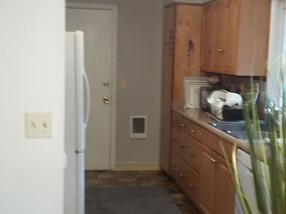 5th image of 215 NE 94th Ave