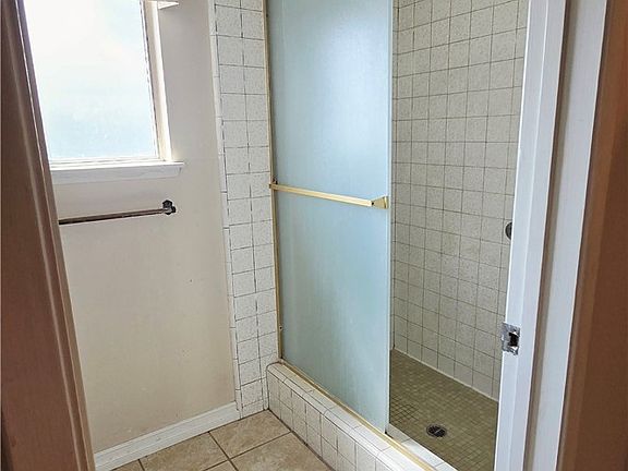 3rd image of 2800 W Hill St