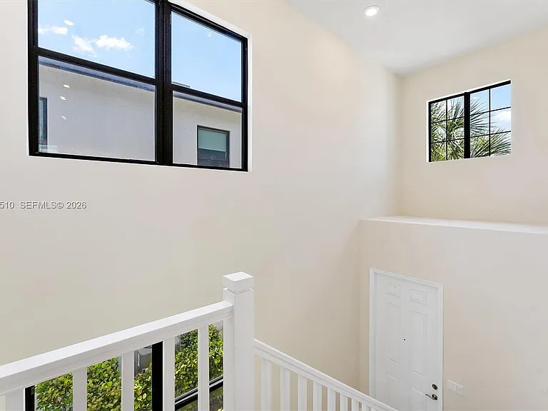 2485 Primrose Pl — Photo 5