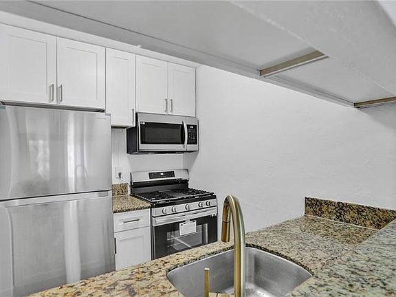 2nd image of 505 NE 30th St APT 603