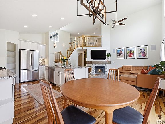 4th image of 23919 Broadmoor Place