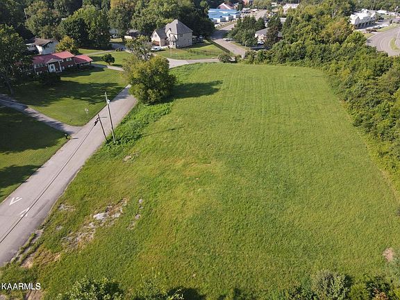 3rd image of 4 Plum Creek Dr